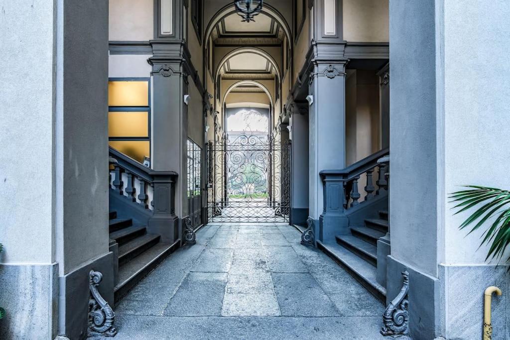 Ad Un Passo Dal Duomo Elegante Appartamento Wifi 米兰 外观 照片