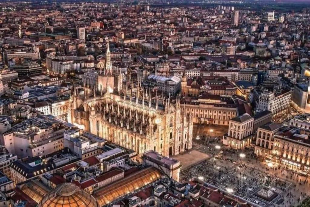 Ad Un Passo Dal Duomo Elegante Appartamento Wifi 米兰 外观 照片