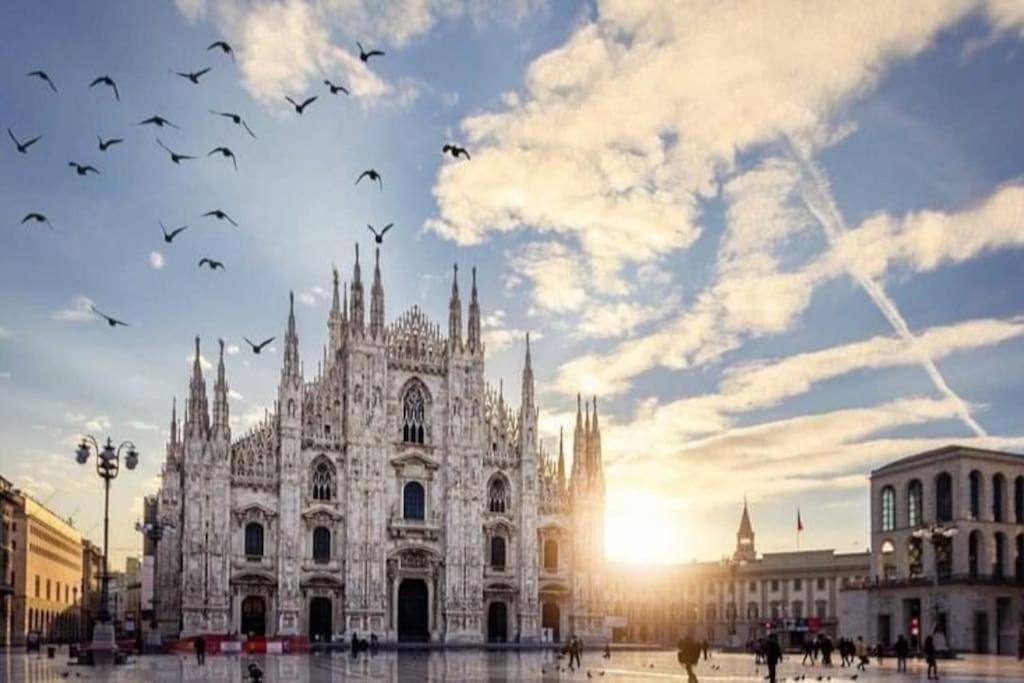Ad Un Passo Dal Duomo Elegante Appartamento Wifi 米兰 外观 照片